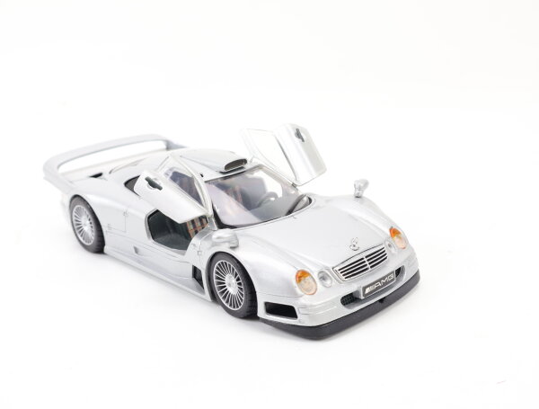 Maisto Modellauto Rennwagen Mercedes CLK-GTR AMG silbermetallic / 1:26
