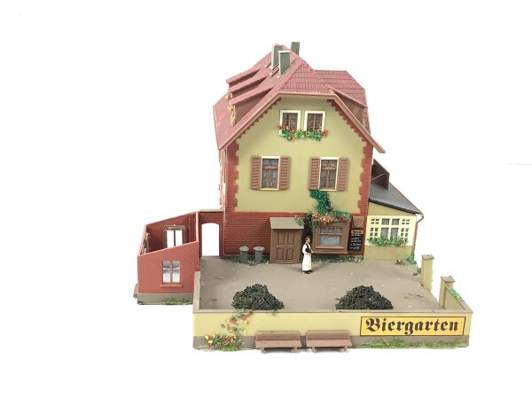 Kibri H0 Gebäude Gasthaus zur Eisenbahn mit Biergarten