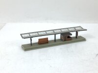Spur N Gebäude Bahnsteig überdacht