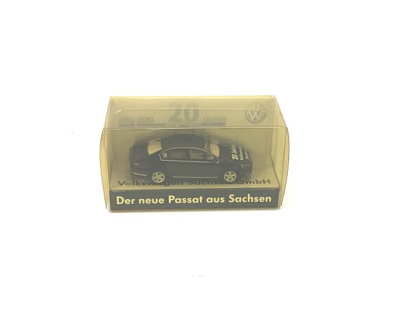Wiking H0 Modellauto PKW VW Passat Limousine "20 Jahre Volkswagen Sachsen" 1:87