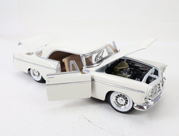 Maisto Modellauto PKW Chrysler 300B von 1956 ceme-weiß / Metall 1:18