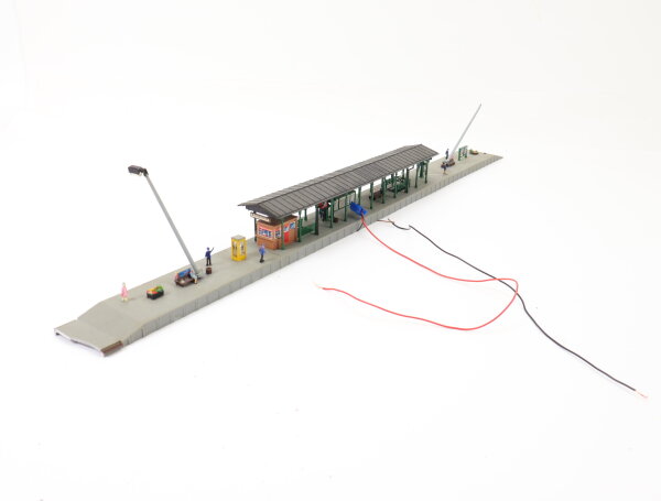 Kibri N Gebäude Bahnsteig Osterburken / Licht