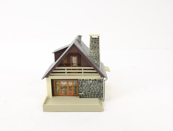 Vero H0 0703 Gebäude Einfamilienhaus mit Terasse gebaut