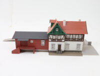 Auhagen TT aus 15303 Gebäude Bahnhof "Spielhausen" mit integriertem Bahnsteig