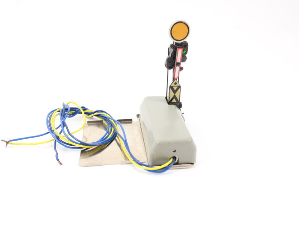 Märklin H0 7038 Signal Form-Vorsignal mit stellbarer Scheibe und Flügel