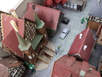 Spur H0 Diorama große Altstadt Viertel mit Stadtmauer Figuren Autos / Licht