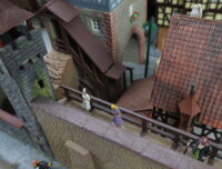 Spur H0 Diorama große Altstadt Viertel mit Stadtmauer Figuren Autos / Licht