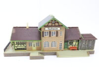 Faller H0 1021149 Gebäude Bahnhof Talheim mit Figuren / gebaut