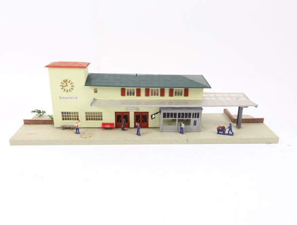 Faller H0 B-103 Gebäude Bahnhof Schönblick gebaut mit Figuren / gebaut