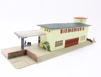 Faller H0 B-103 Gebäude Bahnhof Schönblick gebaut mit Figuren / gebaut