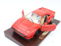 Bburago Modellauto PKW Ferrari GTO (1984) auf Holzsockel...