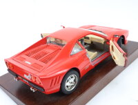 Bburago Modellauto PKW Ferrari GTO (1984) auf Holzsockel 1:18
