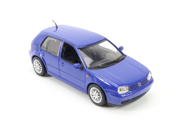 Minichamps Modelauto PKW VW Golf GTI blau / 1:43
