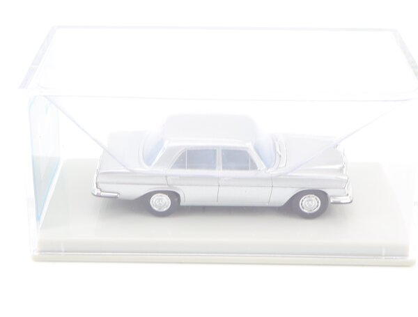 Brekina H0 13104 Modellauto PKW Mercedes-Benz 280 SE 3,5 (W108) silber / 1:87
