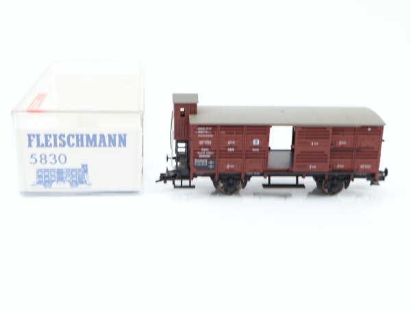 Fleischmann H0 5830  gedeckter Güterwagen Verschlagwagen 16835 K.P.E.V / NEM OVP