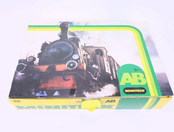 Minitrix N aus 51 1058 00 Güterzug 4-tlg. mit Gleismaterial und Trafo / defekt