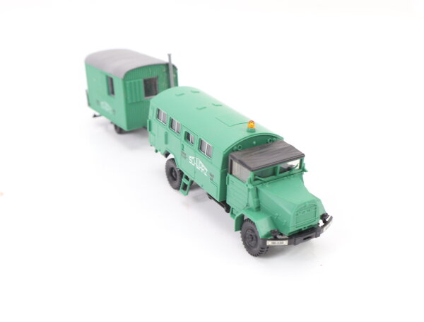 Roco H0 1545 Modellauto LKW MAN Koffer mit einem Bauwagen "Schwarz Bau" 1:87