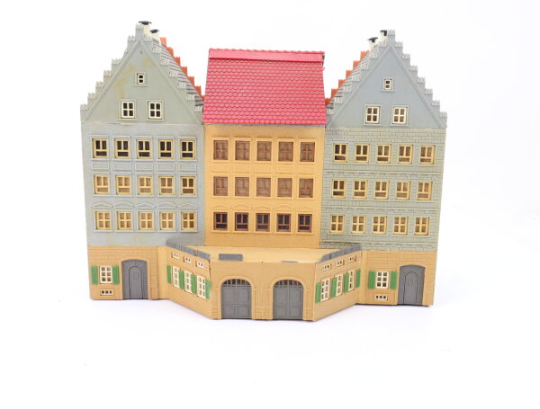 Spur H0 Gebäude Altstadtblock Gebäudezeile mit Gewerbe im Erdgeschoss