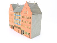 Spur H0 Gebäude Altstadtblock Gebäudezeile mit Gewerbe im Erdgeschoss