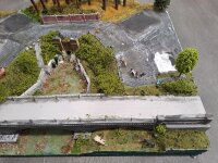 Spur H0 Diorama Landschaft Brücke am Waldrand mit Bachlauf und Kopfsteinpflaster