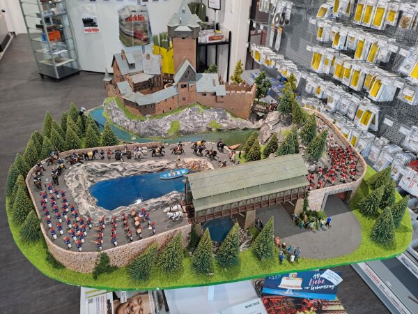 Kibri H0 Diorama Landschaft Burg "Falkenstein" mit Brücke, kleinem See u. Parade