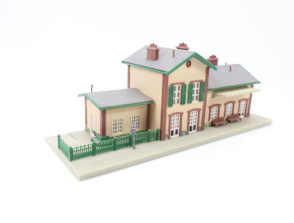 Faller H0 B-104 Gebäude Bahnhof "Kirchbach" gebaut