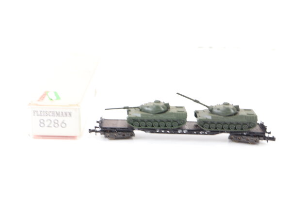 Fleischmann N 8286 Güterwagen Flachwagen Schwenkrungen + 2 Panzer 052-9 DB / OVP