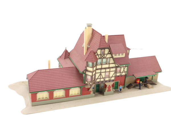 Vollmer H0 22625 Gebäude Bahnhof Neuffen mit Figuren