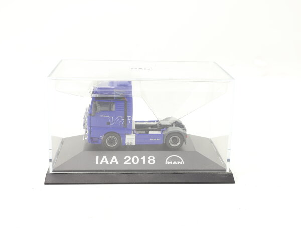 Herpa H0 Modellauto LKW MAN TGX V8 Zugmaschine blau "IAA 2018"  1:87 in Vitrine