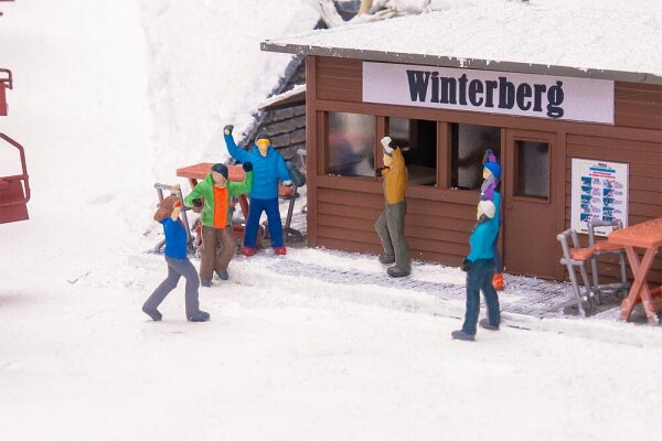 Faller H0 151732  Après-Ski-Feiernde