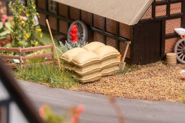 Faller H0 180010  30 Säcke, gestapelt