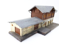 Pola H0 650 Gebäude Bahnhof mit Güterabfertigung "St. Niklaus"