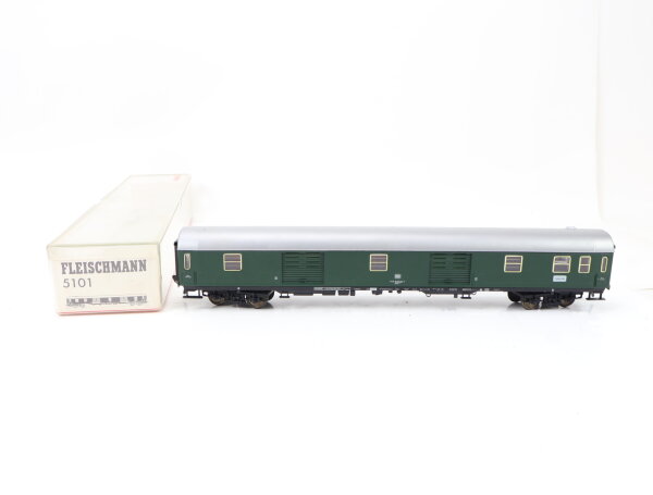 Fleischmann H0 5101 Personenwagen Gepäckwagen 80 031-0 Düms405 grün DB / Licht