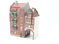 Spur H0 Gebäude Stadthaus mit Erker, Ziegeldach und Torbogen