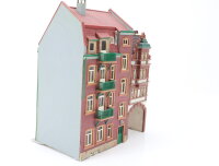 Spur H0 Gebäude Stadthaus mit Erker, Ziegeldach und Torbogen