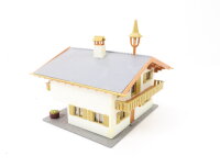 Kibri H0 8076 Gebäude Wohnhaus Berghaus Chalet Karwendel mit Figuren