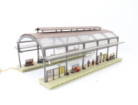 Faller H0 120180 Bahnhofshalle "Neustadt" mit Figuren Bahnsteig / Licht