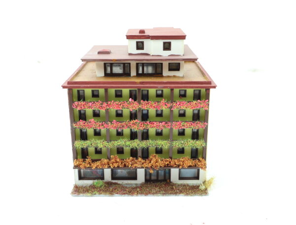 Märklin Z 8963 Gebäude Mehrfamilienhaus gebaut