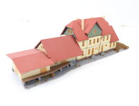 Kibri Spur Z 36702 Bahnhof "Rodach" mit integriertem Bahnsteig 1:220 gebaut