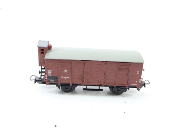Piko H0 5/163-01 gedeckter Güterwagen mit Bremserhaus 05-86-96 DR