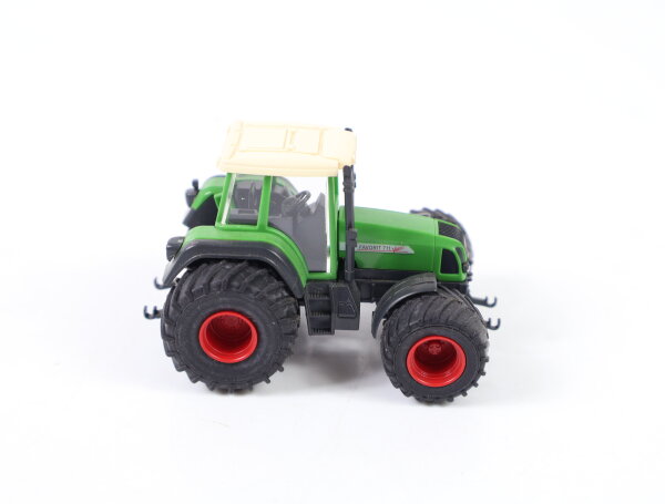 Wiking H0 377 40 31 Modellauto Fendt Traktor 711 Vario mit Breitreifen - 1:87