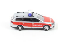 Wiking H0 0601 13 33 Modellauto PKW Feuerwehr VW Passat Variant Rot 1:87