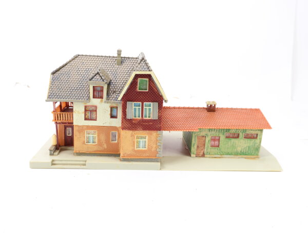 Faller H0 B-101 Gebäude Bausatz Bahnhof Burgdorf mit Güterlager / Licht