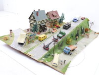Spur H0 Diorama Landschaft Gebäude Landstraße und Tunnel PKWs Figuren Stadt