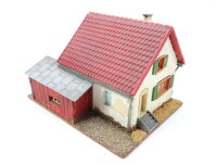 Faller H0 Gebäude Wohnhaus Siedlerhaus Fertigmodell mit Anbau / Schuppen Holz