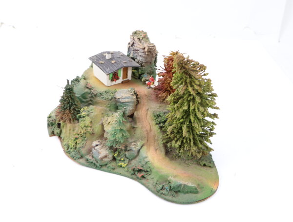 Noch H0 727 Diorama Hochalm mit Felspartie, Kleinem Berghaus und Figur / Licht