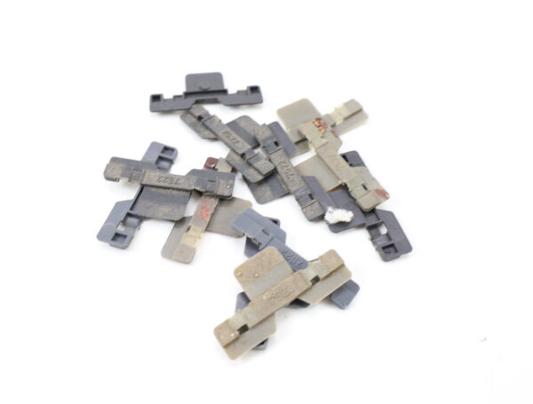 Märklin H0 7522 12x Gleiszubehör Mittelleiter-Isolierung für K-Gleis