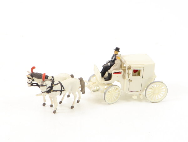 Preiser H0 30450 Figuren Hochzeitskutsche mit Kutscher und Brautpaar 1:87