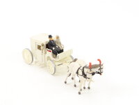 Preiser H0 30450 Figuren Hochzeitskutsche mit Kutscher und Brautpaar 1:87