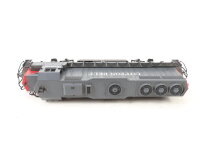 Atlas H0 7037 US Diesellok GP40 "Cotton Belt" grau-rot #7602 / defekt